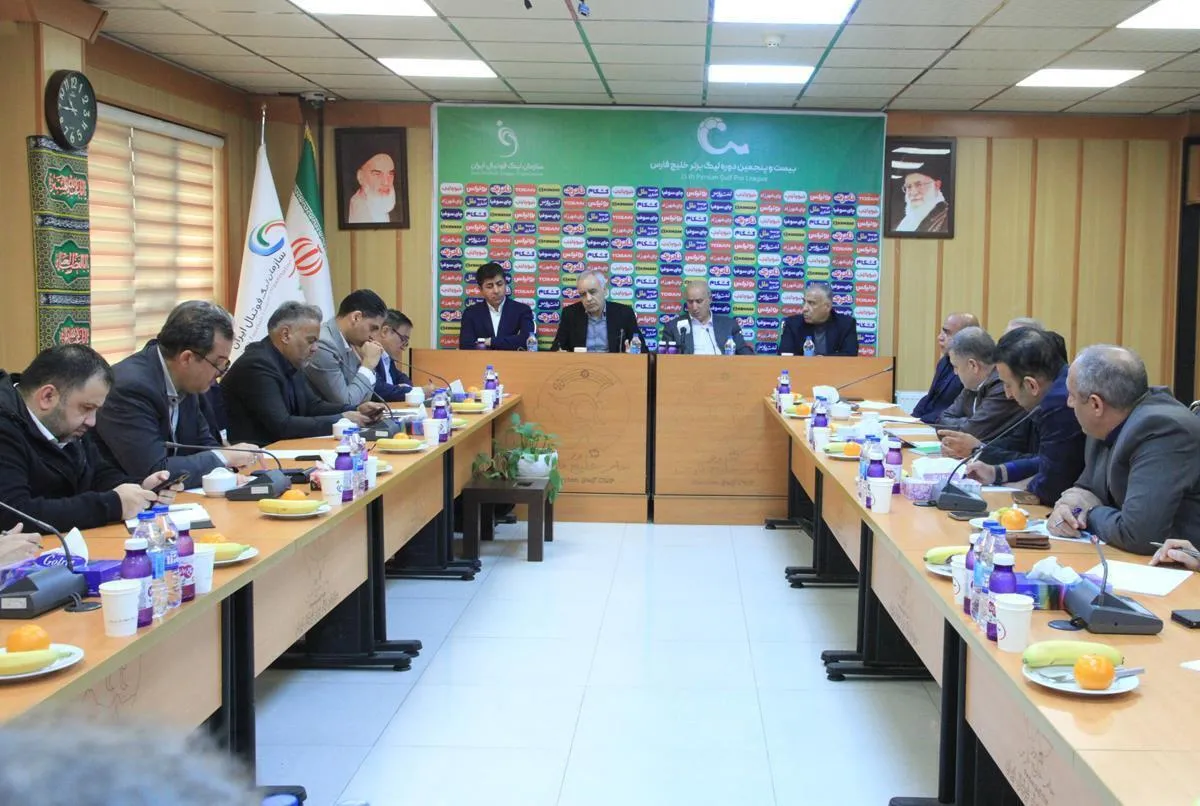 کلید پایان لیگ برتر فوتبال در دستان دنیامالی
