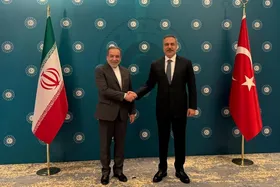عراقچی: آمریکا از طریق واسطه&zwnj;ها درخواست مذاکره داشته | توانمندی دفاعی ایران موضوع هیچ مذاکره&zwnj;ای نخواهد بود