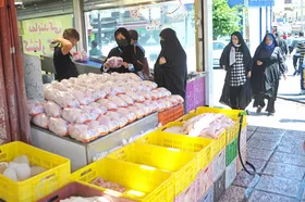 آخرین قیمت مرغ در بازار امروز مشهد (۲۱فرور&zwnj;دین) | نظارت بر بازار گوشت و مرغ در ایام ماه رمضان ضرورت دارد + فیلم