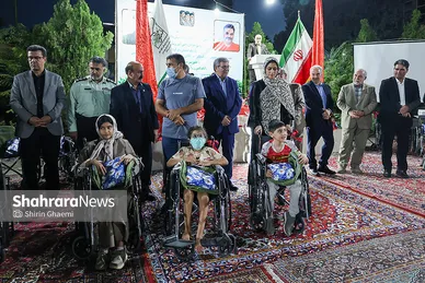 گزارش تصویری | آیین اهدای ۳۰۰ دستگاه ویلچر و بسته تحصیلی به معلولان و دانش‌آموزان تحت پوشش بهزیستی خراسان رضوی