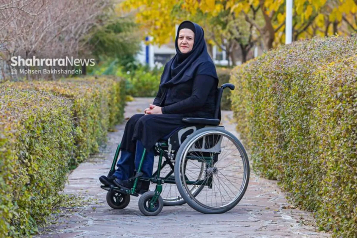زنی که ایستادن را از روی ویلچر آموخت