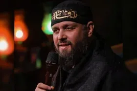 ویدئو | مداحی &laquo;باید برخاست&raquo; با صدای محسن محمدی پناه در مراسم وداع با رهبر شهید