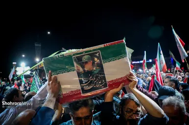 گزارش تصویری | وداع با پیکر سردار شهید حسین ظریفی در دویست‌ودهمین شب اجتماع مشهدی‌ها