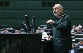 &nbsp;فرمانده سپاه: جنگ نظامی منتفی است اما دشمن درپی نفوذ اقتصادی و روانی است