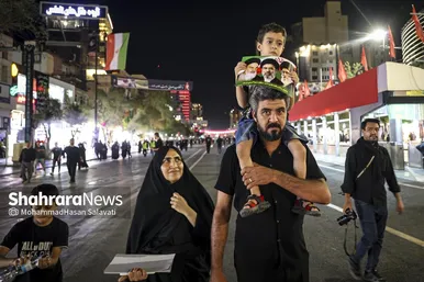 گزارش تصویری | حال و هوای خیابان امام رضا (ع) مشهد، ۱۲ ساعت قبل از تشییع پیکر رهبر شهید انقلاب