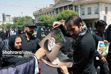عکس‌هایی از مراسم تشییع پیکر شهدای خدمت در مشهد (۱)