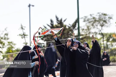 گزارش تصویری | پرواز بادبادک‌ها به یاد کودکان میناب