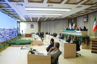 عکس‌هایی از حضور رئیس‌جمهور در قرارگاه سازندگی خاتم‌الانبیا(ص)