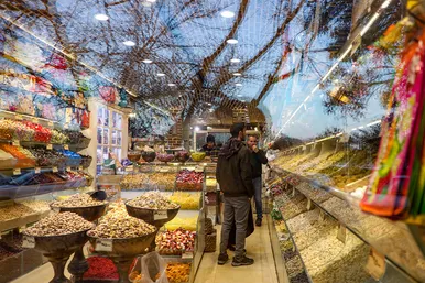 بازار میوه و آجیل در آستانه شب یلدا