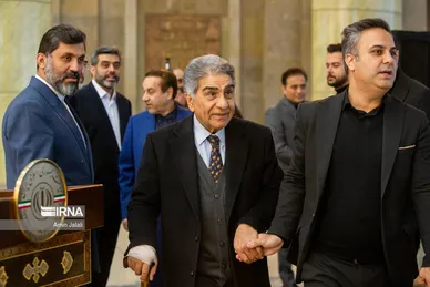 عکس‌هایی از افطاری رئیس جمهور با بازیگران