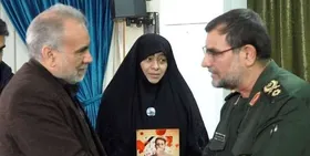 فرمانده نیروی دریایی سپاه با خانواده شهید دانیال رضازاده دیدار کرد