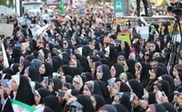 ایجاد فضایی مثبت و پرمحبت در خانواده، یکی از کلید‌های تربیت دختران باحجاب و عفیف