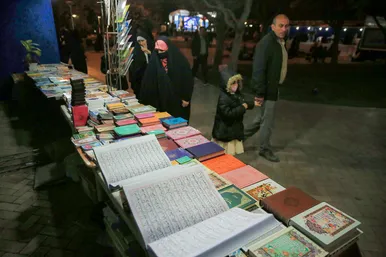 بازدید مدیر کل ارشاد از نمایشگاه قرآن در بوستان های شهر