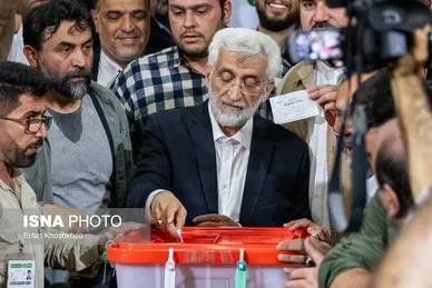 عکس‌هایی از پزشکیان و جلیلی پای صندوق رای در مرحله دوم انتخابات