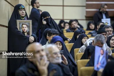 گزارش تصویری | گرامیداشت شهدای اغتشاشات دی‌ماه کشور، در حرم امام‌رضا(ع)