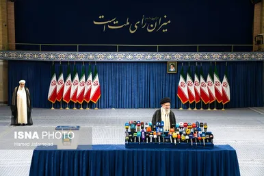 عکس‌هایی از حضور رهبر معظم انقلاب در شعبه اخذ رأی چهاردهمین انتخابات ریاست‌جمهوری