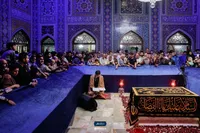 ویدئو | نوحه‌خوانی حاج صادق آهنگران در رواق دارالذکر حرم مطهر رضوی (۲ مهر ۱۴۰۵)