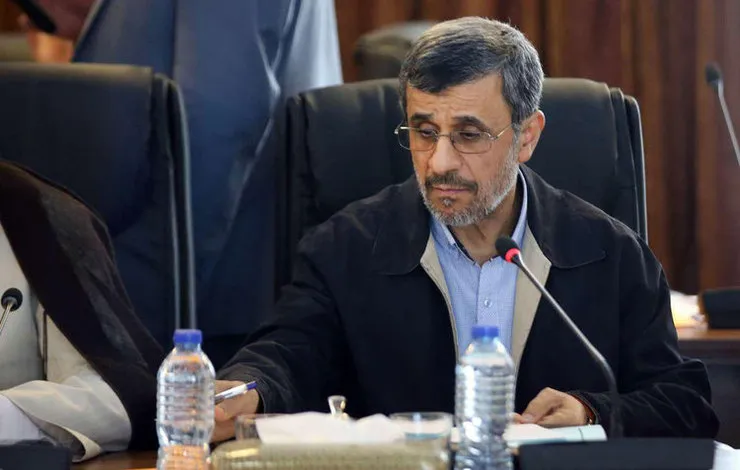 تعلیق عضویت احمدی‌نژاد در مجمع شایعه بود