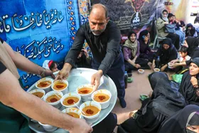درباره آداب مهمان&zwnj;نوازی مشهدی&zwnj;ها در دهه آخر صفر | مهمان&zwnj;پذیرتر از همیشه باشیم