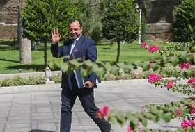 اقناع نماینده تهران از پاسخ وزیر اقتصاد درباره مالیات مضاعف بر بنگاه داری بانک&zwnj;ها