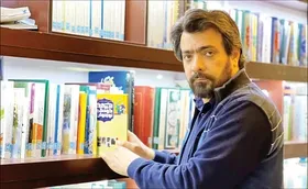 گفتگو با احمد میرزاده، نویسنده و شاعر  کودک و نوجوان درباره وضعیت محتوا و نشر در این حوزه | وقتی کتاب&zwnj;های خوب به دست مخاطب نمی&zwnj;رسد