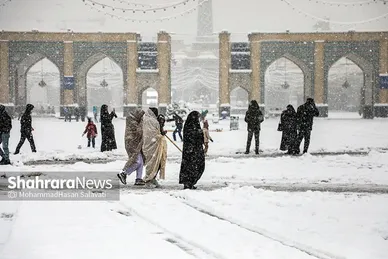 بارش برف در حرم مطهر رضوی