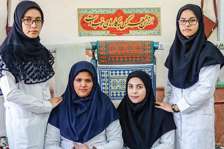 یک دار قالی و تنیدن عشق