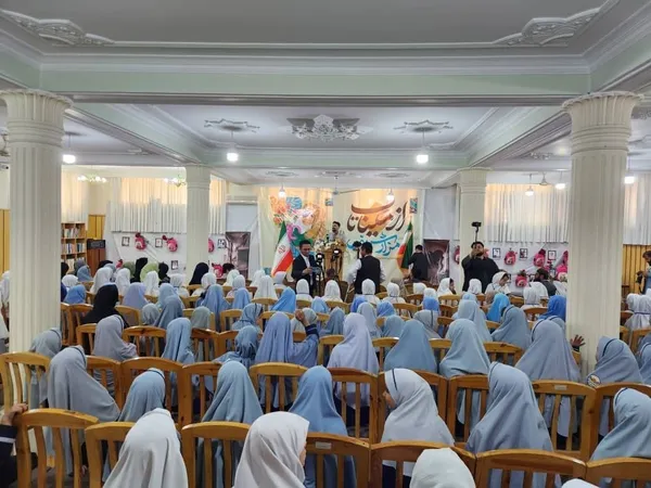 همدلی کودکان افغانستانی در مزار شریف با کودکان شهید میناب + عکس