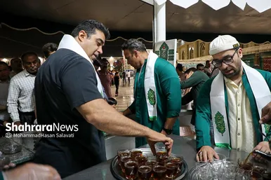 عرض ارادت قهرمانان ورزش ایران در حرم مطهر رضوی