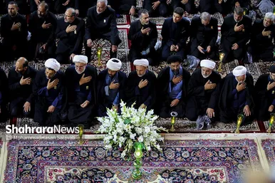 تصاویری از آئین شام غریبان امام رضا (ع) در حرم مطهر رضوی