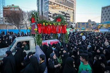 تشییع پیکر بانوی شهیده فاطمه دهقانی از شهدای حادثه تروریستی کرمان