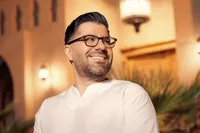 ویدئو| حامد همایون برای فرشته‌های میناب خواند