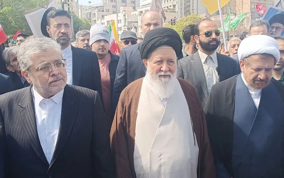آیت‌الله علم‌الهدی در حاشیه راهپیمایی روز قدس: مردم تا براندازی کفر صهیونیست، پای دین خدا ایستاده‌اند