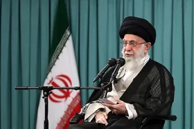 رهبر انقلاب: پیام شهیدان می&zwnj;تواند زندگی جمعی را سامان ببخشد | زنده نگه داشتن یاد و نام شهدا مهمترین وظیفه است