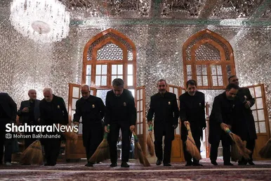 آیین جاروکشی حرم مطهر رضوی