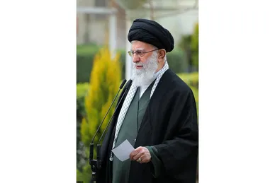 کاشت نهال در روز درختکاری توسط رهبر معظم انقلاب