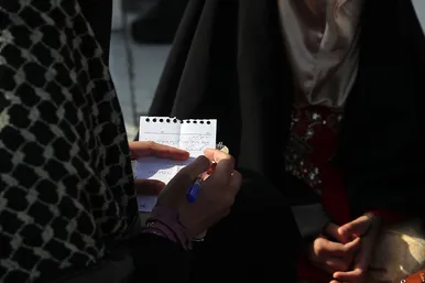 حال و هوای حرم مطهر رضوی در زمان سخنرانی نوروزی مقام معظم رهبری