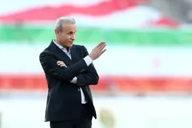 صحبت&zwnj;های یحیی گل&zwnj;محمدی پس از پیروزی مقابل گل&zwnj;گهر سیرجان | وقتی با یک بازی می&zwnj;توانیم قهرمان شویم دیگر به زمین و امکانات فکر نمی&zwnj;کنیم
