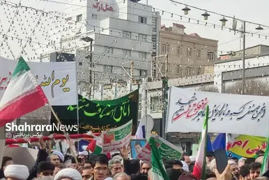 عکس‌هایی از حضور مهاجران افغانستانی در راهپیمایی ۲۲ بهمن ۱۴۰۲