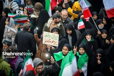 گزارش تصویری | حضور پرشور و باشکوه مردم برای بیعت با سومین رهبر انقلاب اسلامی در میدان شهدا مشهد