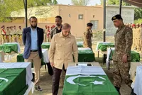 نخست وزیر پاکستان خطاب به طالبان: میان پاکستان و جنگجویان یکی را انتخاب کنید