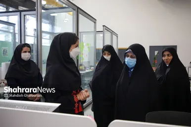 بازدید معاون رییس جهمور در امور زنان و خانواده از کارخانه نوآوری مشهد