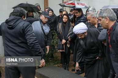 حضور هنرمندان در مراسم تشییع پیکر بیتا فرهی