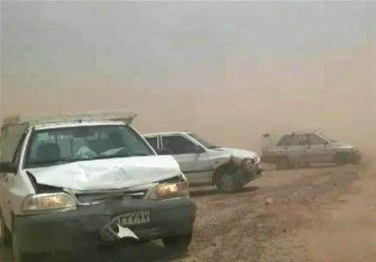 ۸ مصدوم در تصادف زنجیره‌ای خواف به دلیل طوفان گردوخاک + تصاویر