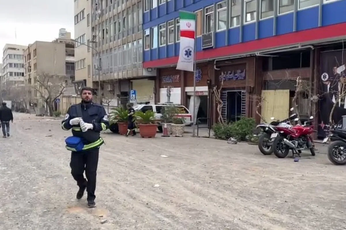 آسیب به ۸ خودروی اورژانس تهران در حملات هوایی روز گذشته | تداوم امدادرسانی