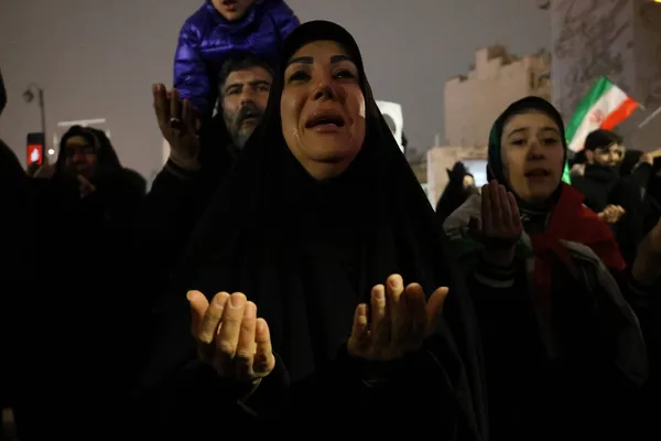 قاب‌های ماندگار مخاطبان شهرآرانیوز از خروش شبانه مردم در مشهد (۱۳ اسفند ۱۴۰۴)