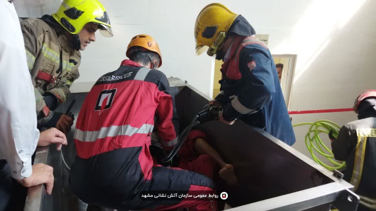 حادثه مرگبار برای کارگر جوان در شهرک صنعتی توس مشهد + عکس (۲۱ مهر ۱۴۰۵)