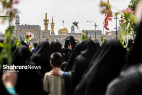 گزارش تصویری | آیین گلباران حرم امام&zwnj;رضا(ع) در نخستین روز دهه کرامت ۱۴۰۴