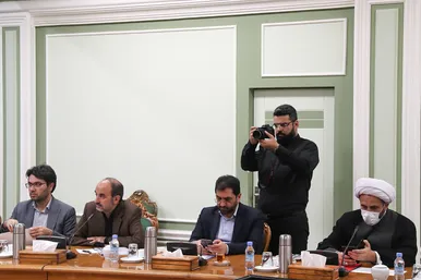 جلسه قرارگاه مرکزی خدمت رسانی به زائرین حرم مطهر رضوی