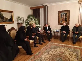 دیدار واعظی با خانواده یکی از جانباختگان سقوط هواپیمای اوکراینی